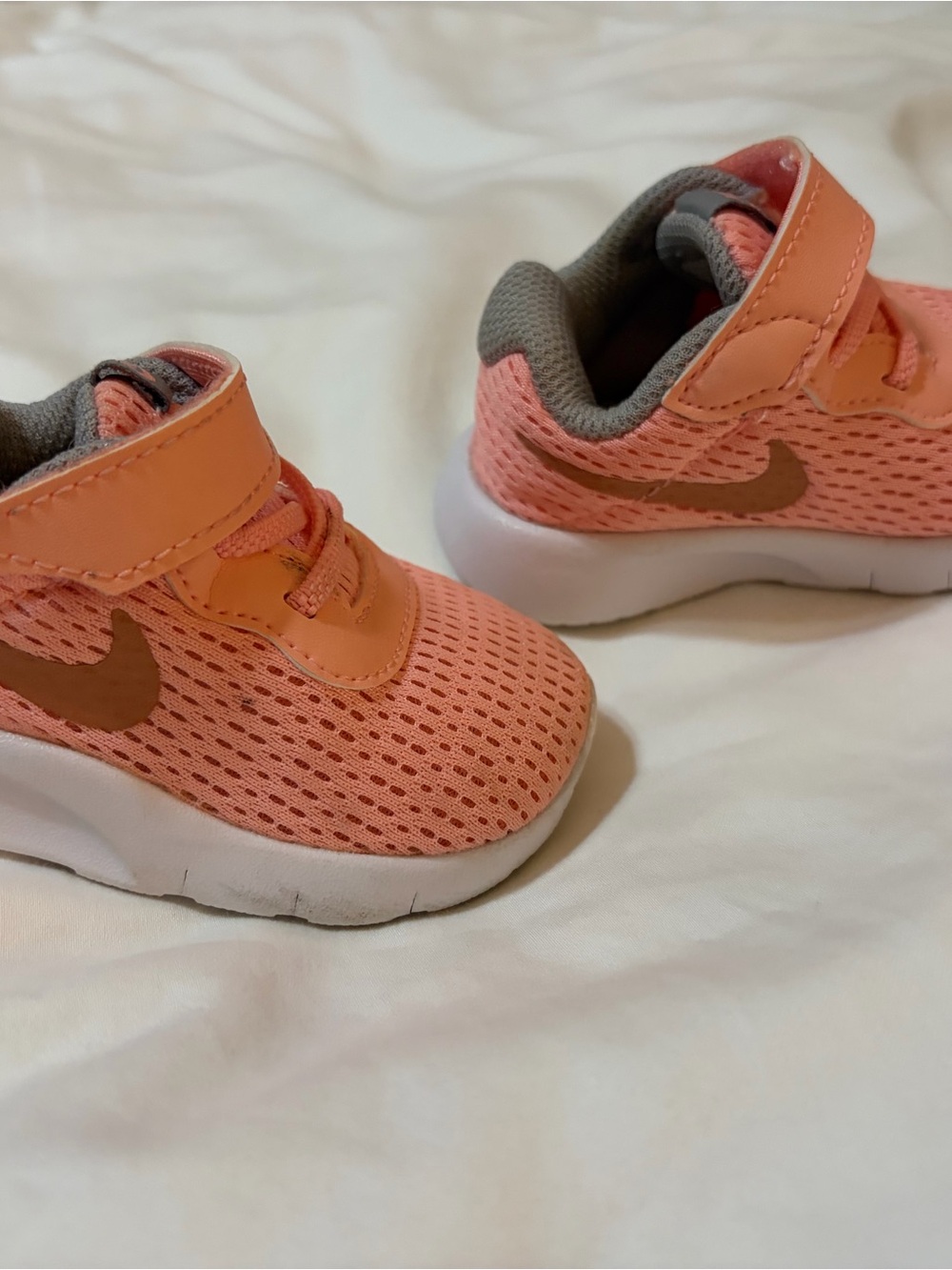 Nike baby girl’s Coral-Pink Sneaker